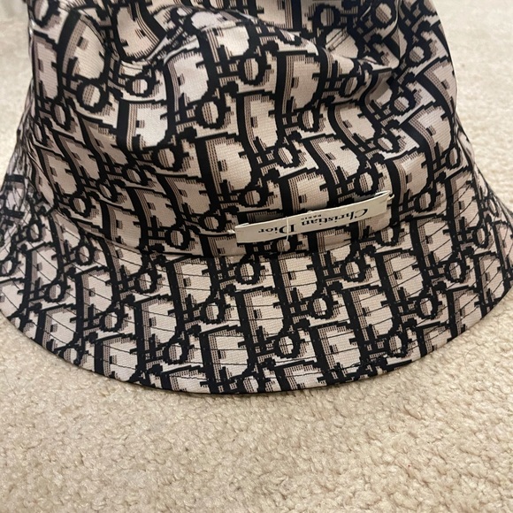 Worn twice , it’s almost new bought 3 months ago! 100% authentic - Picture 2 of 4